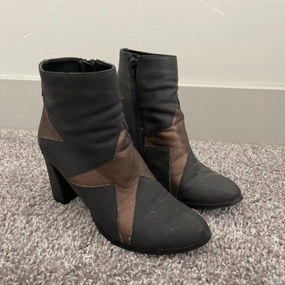 Coconuts by Matisse Vegan Leather Black Bronze Star Jill Boot Women's Size 7.5